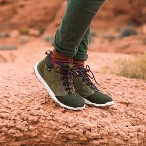 Teva Womens Arrowood Mid Hiking Boot 